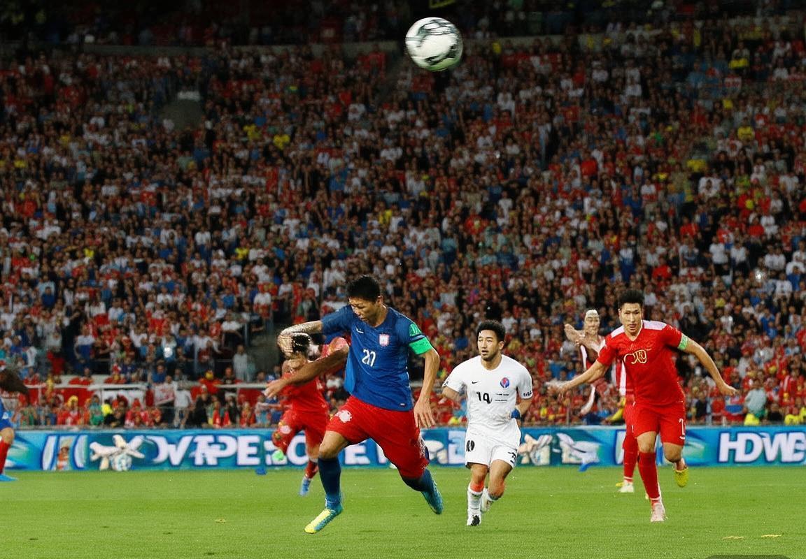 2017中韩足球巅峰对决：战术解析与关键瞬间回顾